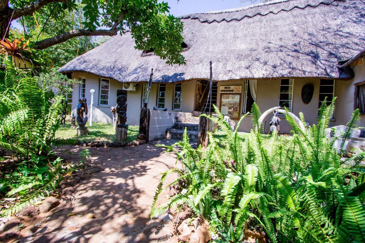 Victoria Falls Backpackers Lodge Exterior photo